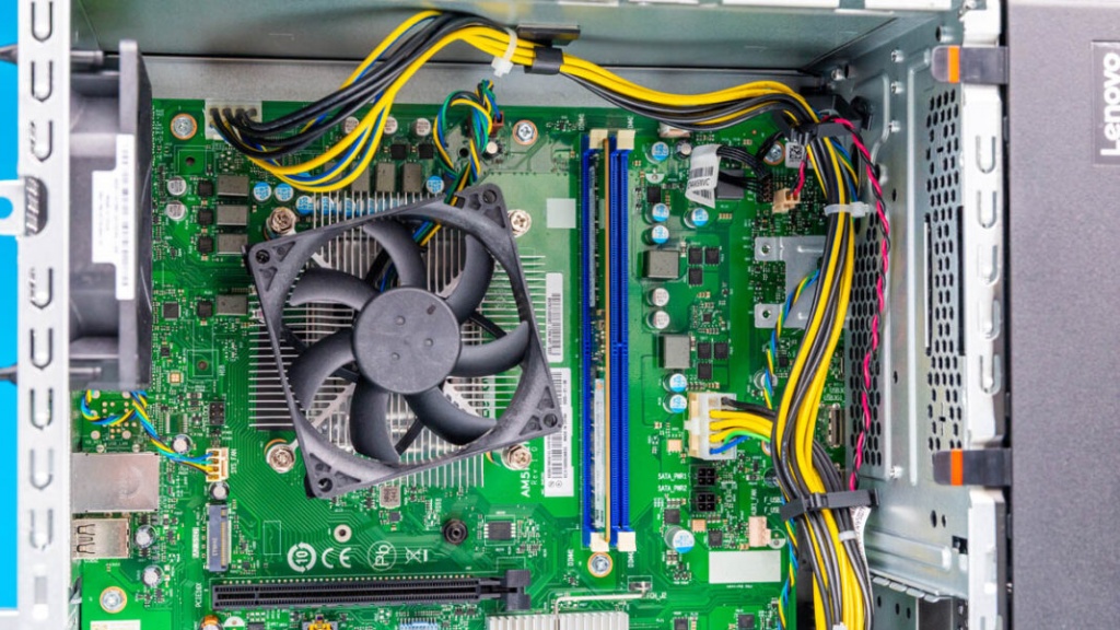 Lenovo-ThinkSystem-ST45-V3-Internal-CPU-and-Memory-1068x601.jpg