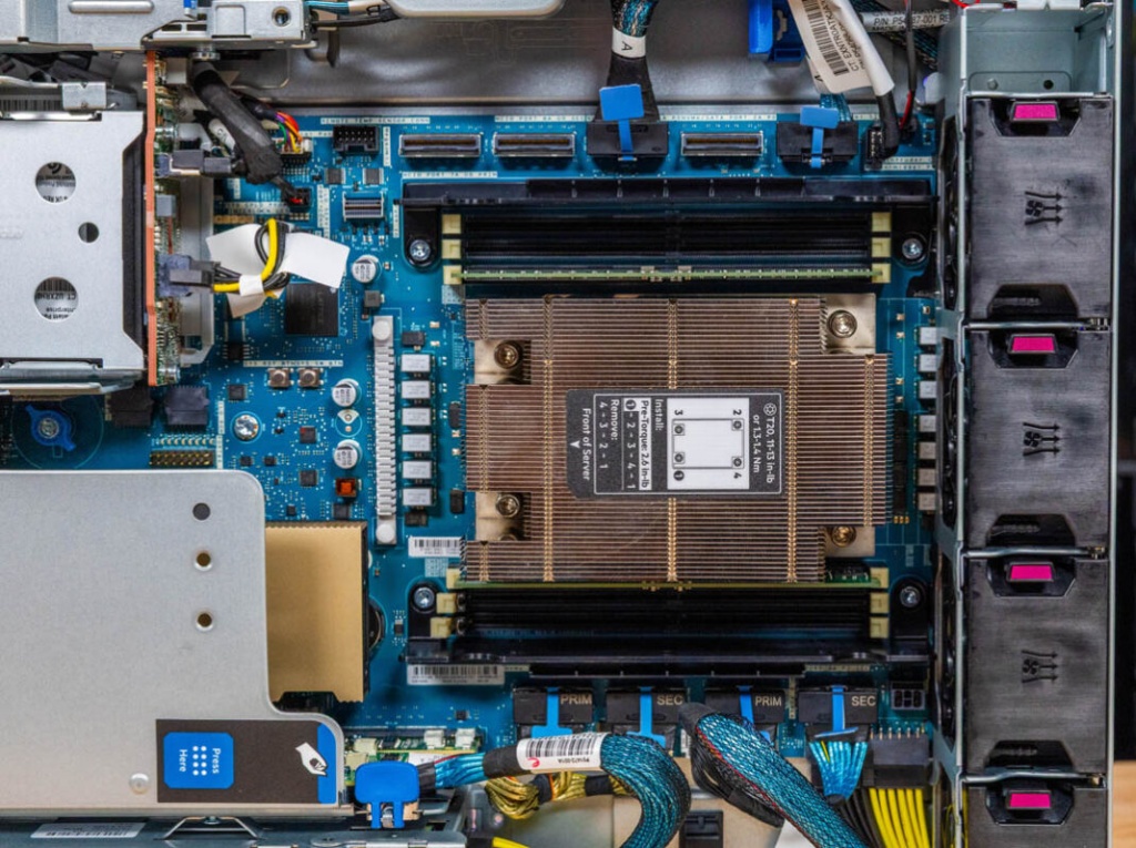 HPE-ProLiant-DL145-Gen11-AMD-EPYC-8000-and-Memory-3-1068x798.jpg