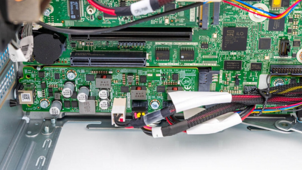 HPE-ProLiant-MicroServer-Gen11-Inside-8.jpg