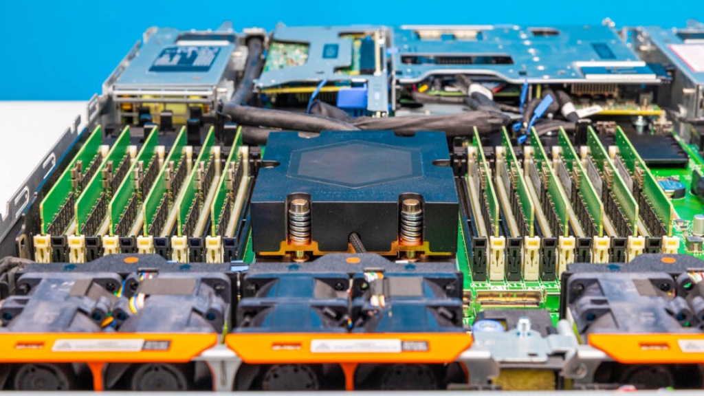 Dell-PowerEdge-R6715-RDIMMs-2-1068x601.jpg