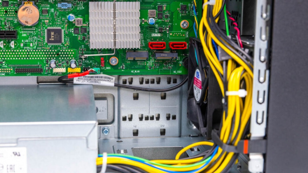 Lenovo-ThinkSystem-ST45-V3-M.2-Slots-1068x601.jpg
