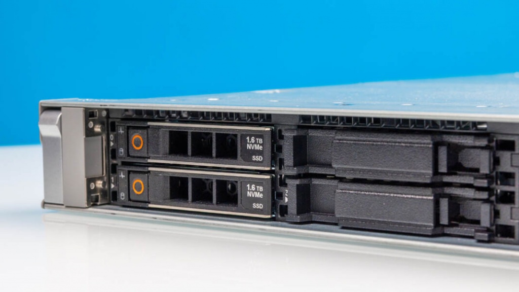 Dell-PowerEdge-R6715-NVMe-Drive-Bay-1-1068x601.jpg